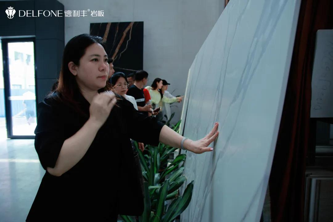 光色流转·岩鉴未来 | 2025年德利丰保时捷设计探索之旅圆满开启(图5)